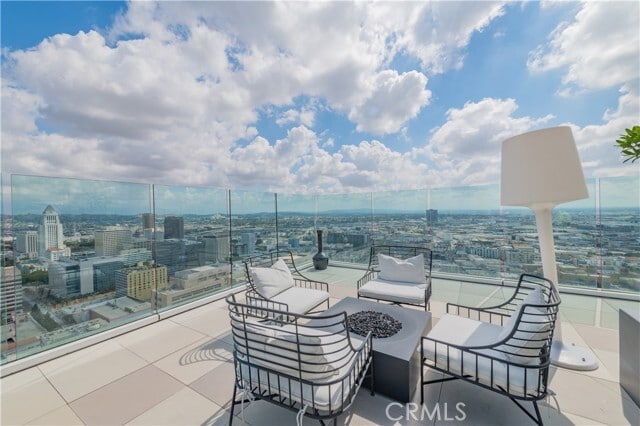 Building Photo - 400 S Broadway