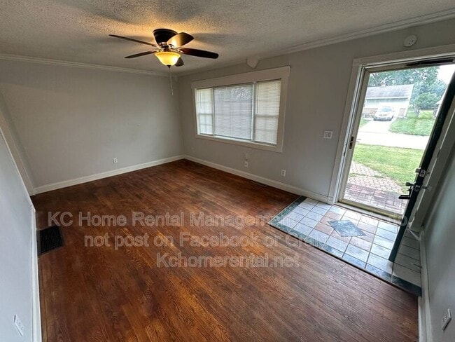 Building Photo - 10700 E 28th Terrace S