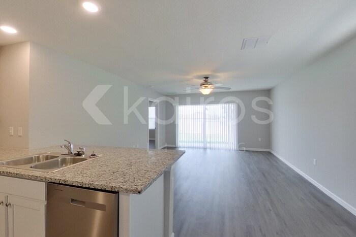 Building Photo - 4421 SW 85 Ln