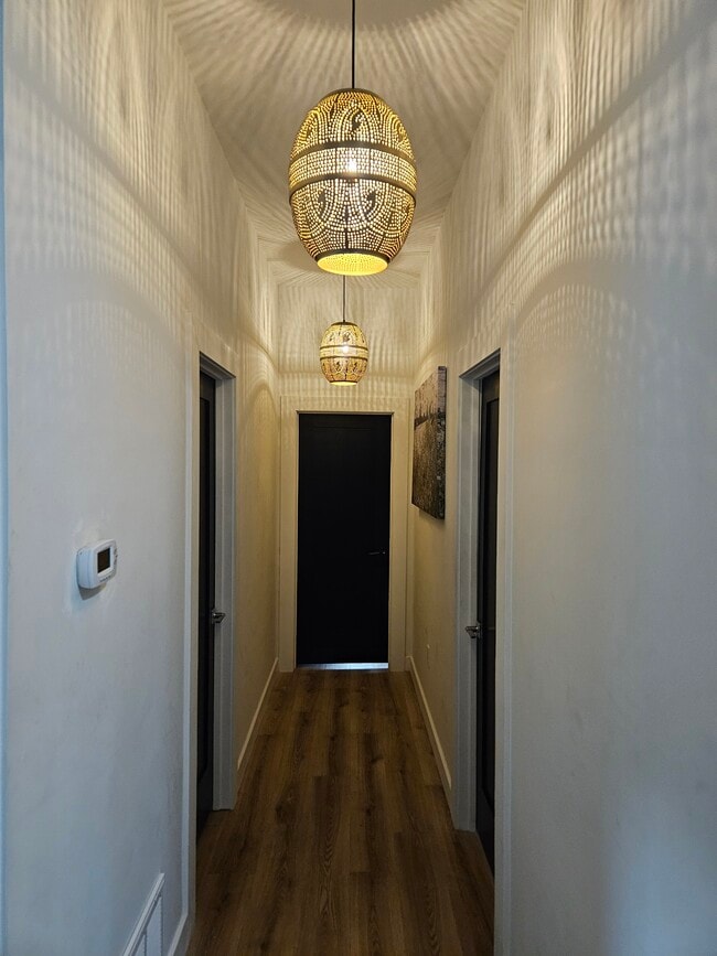 Building Photo - 84 Center Ave