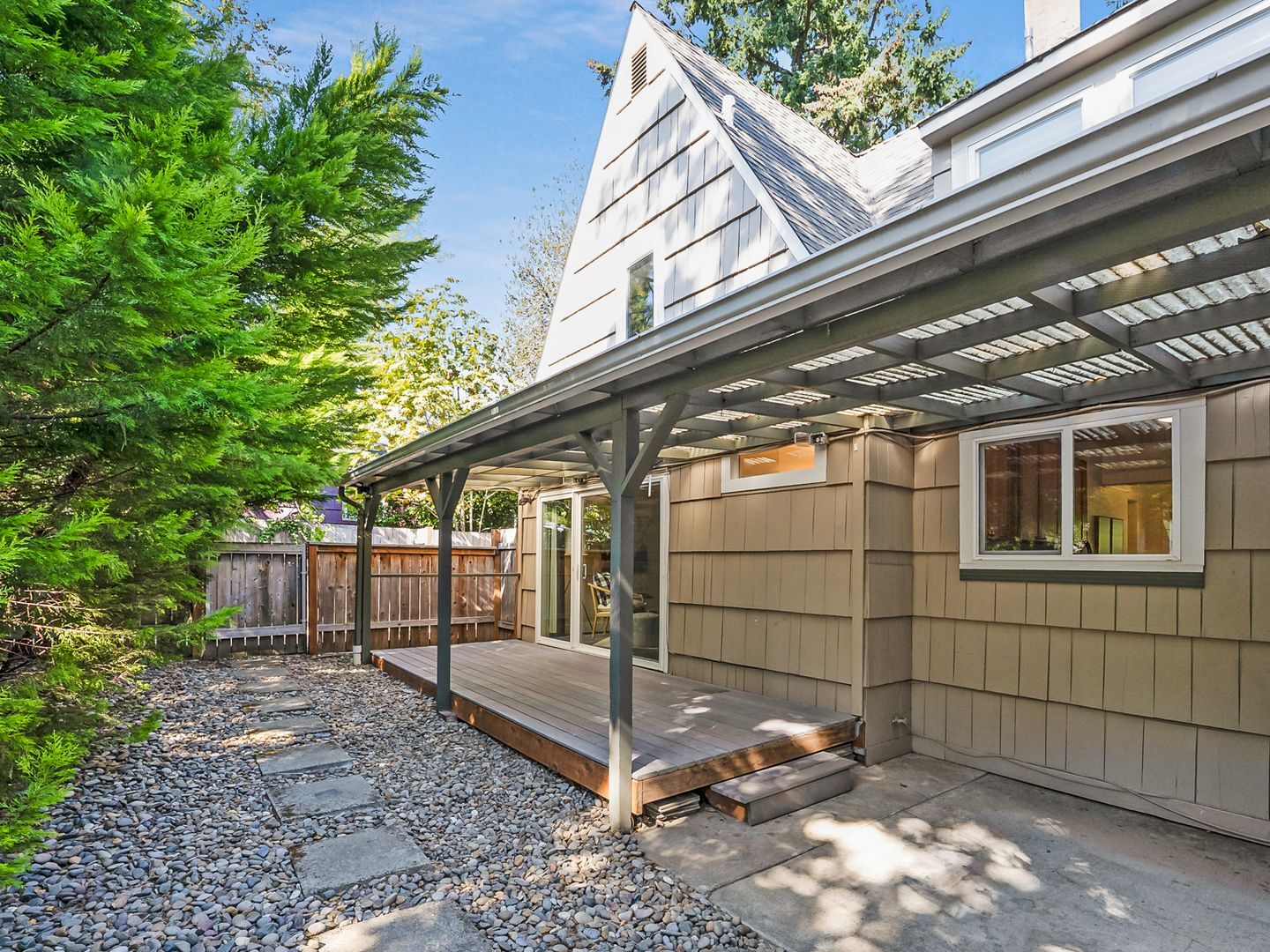 Building Photo - 2638 SW Custer St