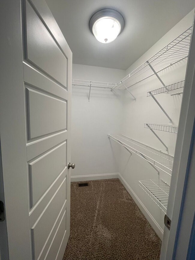 Building Photo - 4 Bedroom + Finished Basement for Rent in Ooltewah