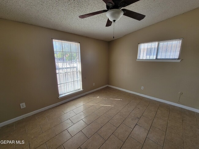 Building Photo - 10416 Lambda Dr