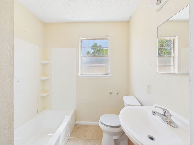 Building Photo - 3810 Mesa Verde Dr