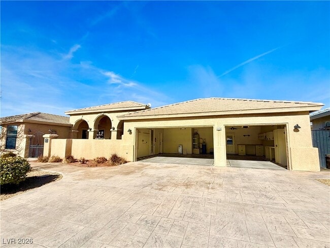 Building Photo - 3530 E Vineyard Dr