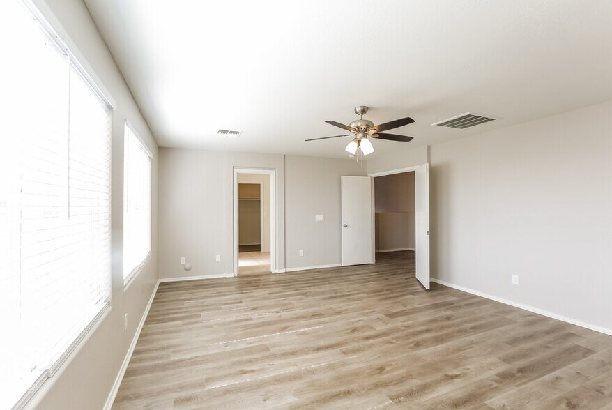 Building Photo - 6516 S 74th Ln