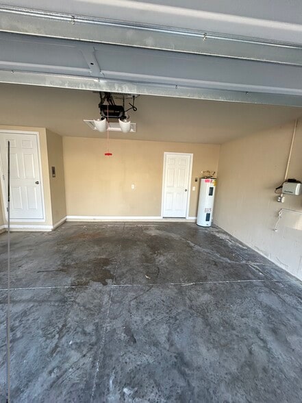 2 Car Garage - 11543 Tangle Creek Blvd