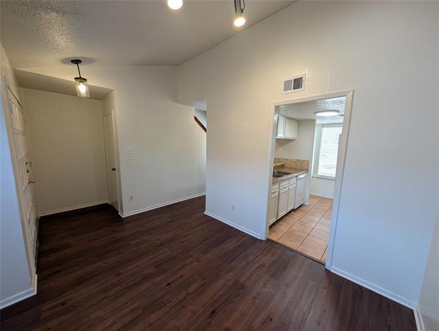 Building Photo - 8560 Park Ln