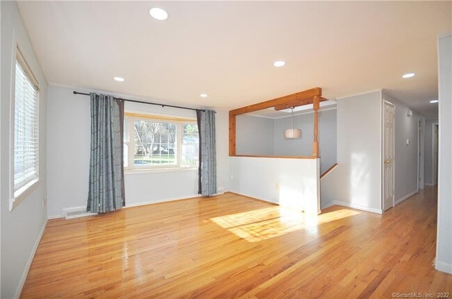 Building Photo - 44 Simsbury Manor Dr