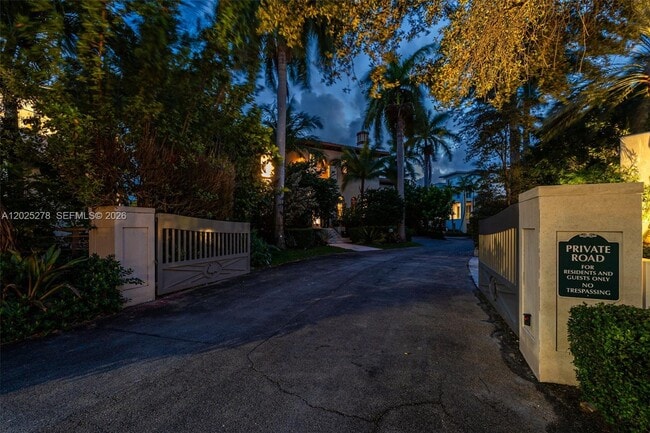Building Photo - 760 S Mashta Dr