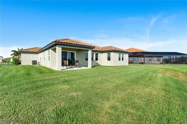 Building Photo - 2033 Grove Dr