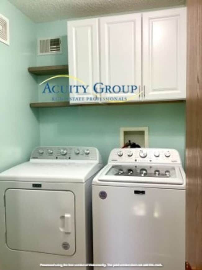 Building Photo - 2BR, 2BA Otsego Townhome for Rent