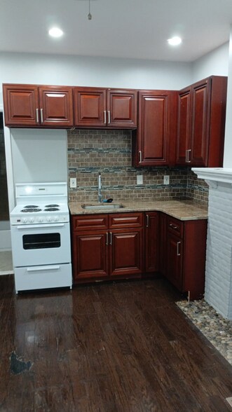 Primary Photo - 342 N 52nd St