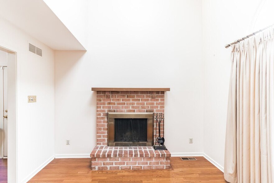 Building Photo - 48 Stonehurst Ct