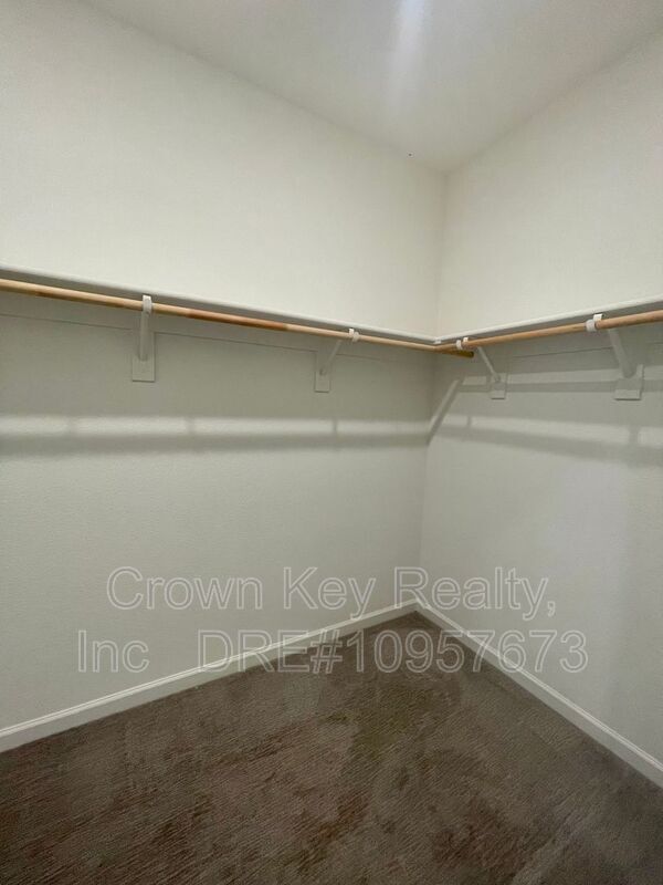 Building Photo - 6425 Dan Havicus Dr