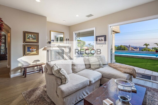 Building Photo - 3335 Caminito Daniella