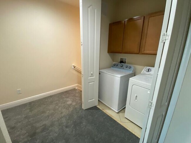 Building Photo - 3/2.5 Eagle Creek Townhome