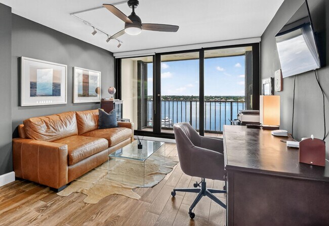 Building Photo - 132 Lakeshore Dr