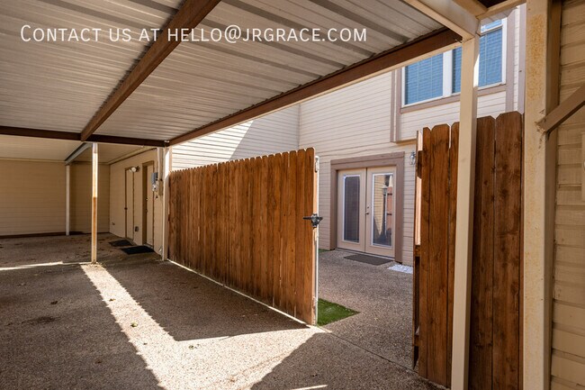 Building Photo - 3336 Chimney Pl Dr