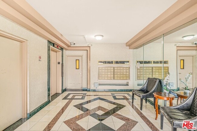 Building Photo - 14050 Magnolia Blvd