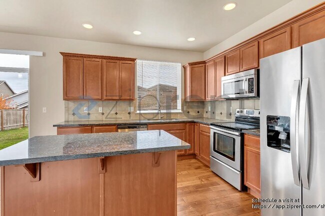 Building Photo - 1433 Bedstone Dr SE