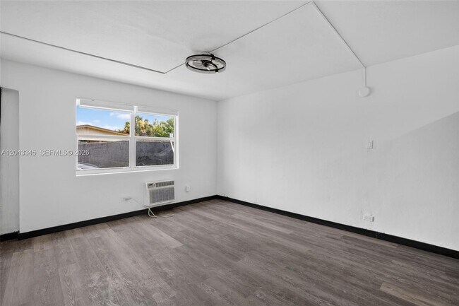 Building Photo - 636 NW 14th Terrace