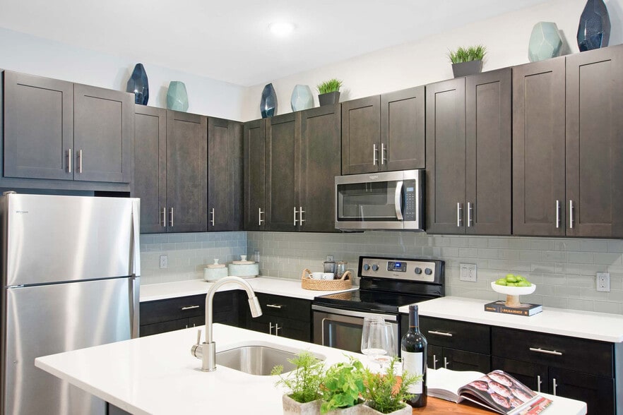 Building Photo - Parc At Roxbury