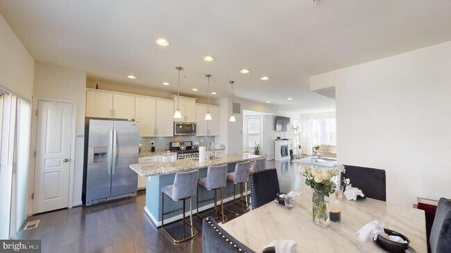 Building Photo - 2517 Francis Ln