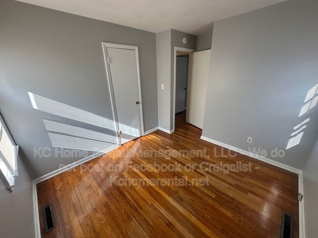 Building Photo - 5216 NE 44th St