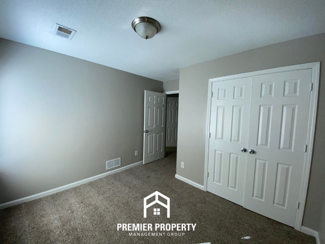 Building Photo - 4870 Royal Run Dr