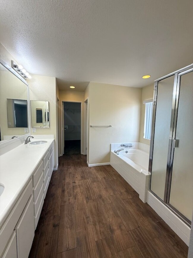 Building Photo - Beautiful Home located in Sunbow