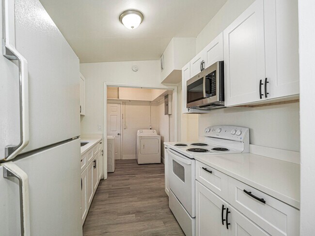 Building Photo - 734 5th Pl SW