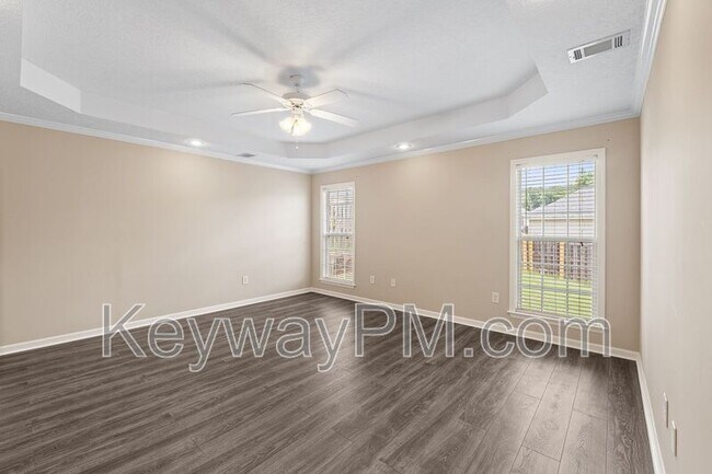 Building Photo - 304 Elbrus Way