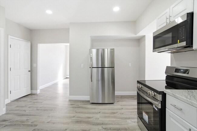 Building Photo - 254 Auburn St