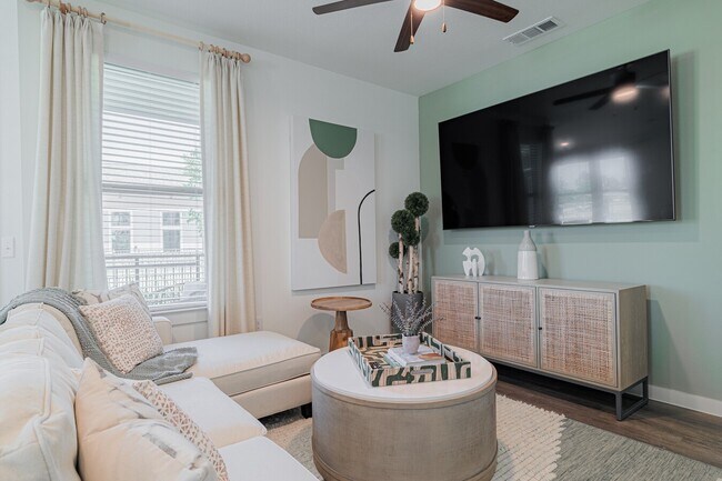 Building Photo - Live Rent-Free for 8 Weeks + Pocket a $500 GC!