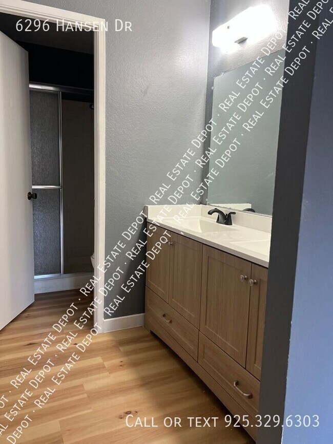 Building Photo - 6296 Hansen Dr