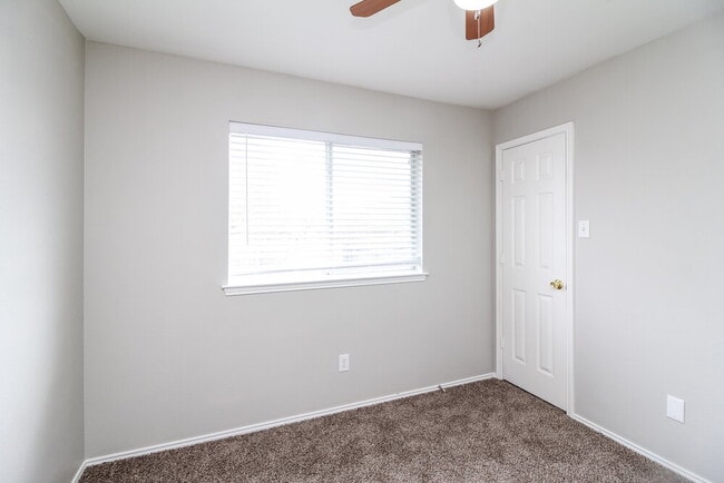 Building Photo - 1502 Killdee Ct