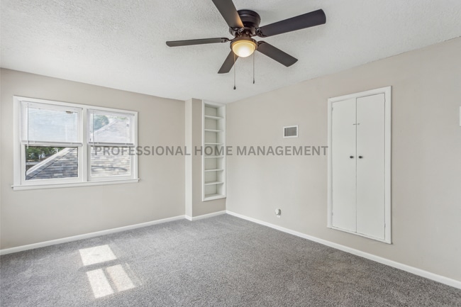 Building Photo - Beautifully updated 3 bedroom 1 1/2 bath h...