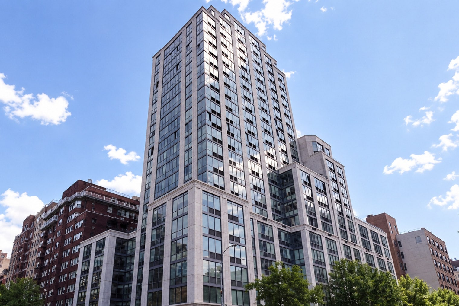 Building Photo - 400 E 66th St