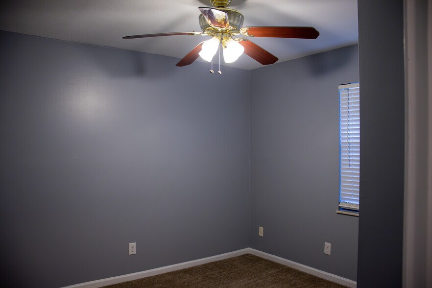 Building Photo - 938 Bradley Bell Dr