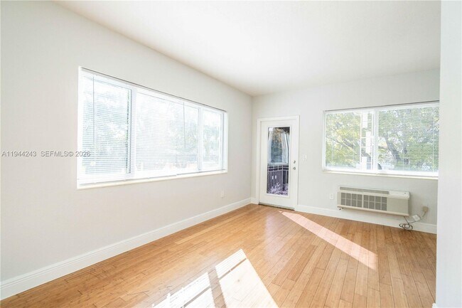 Building Photo - 7301 Carlyle Ave