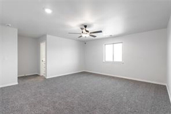 Building Photo - Brand New! 4 bedroom 3 bath home in Edmond...