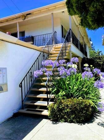 GREAT LOCATION!! - 3452 Redwood Ct