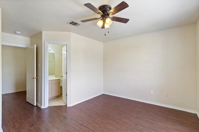 Building Photo - 887 Sagewood Trail