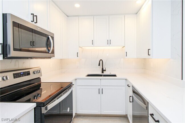 Primary Photo - 1435 Curlew Ave