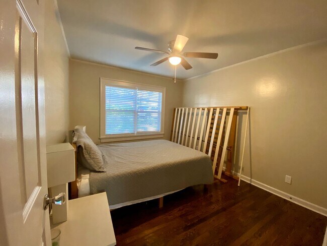 Building Photo - 595 Pinecrest Dr