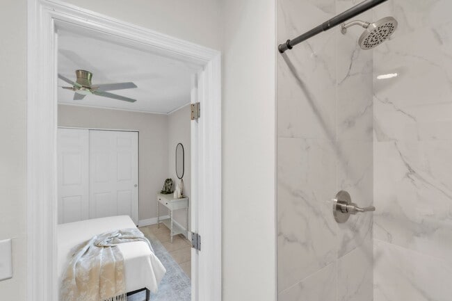 Building Photo - Available NOW