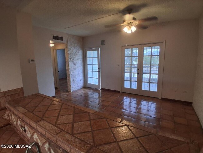 Building Photo - 7777 E Golf Links Rd