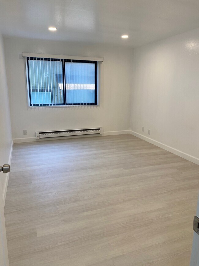 Master Bedroom With With Window - 1155 Bayswater Ave