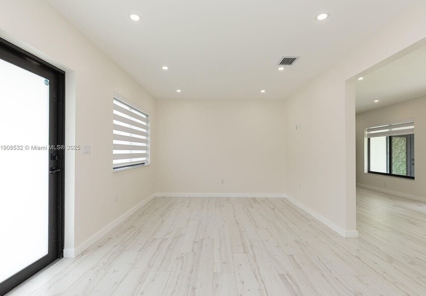 Building Photo - 5641 SW 67th Ave